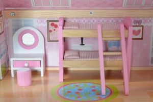 Moni Toys - Дървена къща за кукли Mila
