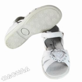 Petit Shoes - Детски сандали *Corazón de plata*
